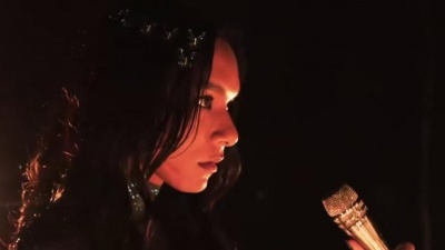女王蜂 - 虻と蜂 + HALF