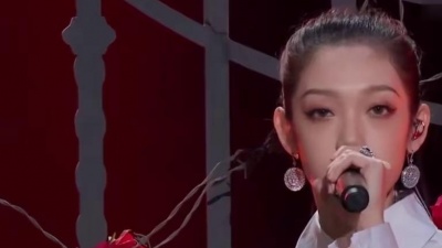 发福的小肚腩 - 炸了！希林娜依高、李玟《You Oughta Know》全英文互飙高音！