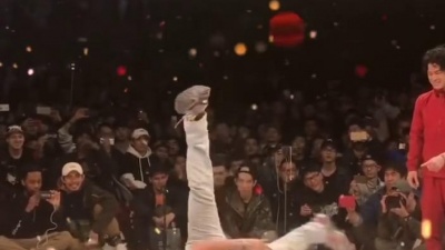 捡书少年 - 郭富城也来跳街舞了？太疯狂了 无视地心引力 牛顿出来解释一下！#街舞