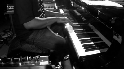 Robert Glasper - So Beautiful (Live At Capitol Studios) (Live)