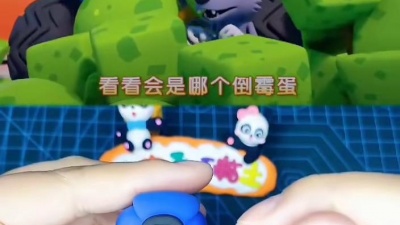 开箱少女波斯 - 《宝宝巴士》疯狂怪物车捣蛋联盟把指示牌拿走，小汽车????差点掉井里#粘土手工 #育儿 #宝宝巴士 #亲子