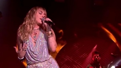 Mark Ronson、Miley Cyrus - Nothing Breaks Like A Heart