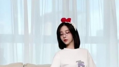 明天怎么穿 - 什么类型的男生和御姐才是绝配～ #摸腿变装