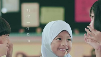 李佩玲、玛莎 - 左肩