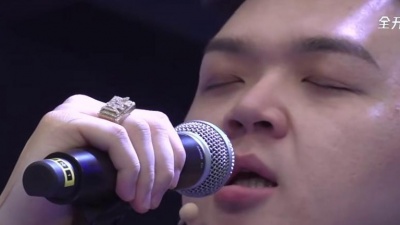 秘密 - 见面吧电台-艾福杰尼-艾福杰尼现场带来《MP3》,是柔情rapper没错了！ (Live)(蓝光)
