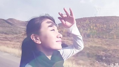 丹巴旺姆 - 打核桃