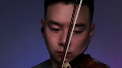 艾玛吃了个瓜 - “敌人一旦变成朋友，比朋友更可靠. 但是…朋友一旦变成了敌人，比敌人更危险.” - 《 Enemy》  #小提琴#双城之战#enemy#英雄联盟#小提琴滤镜