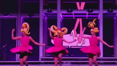 Kylie Minogue - Hand On Your Heart