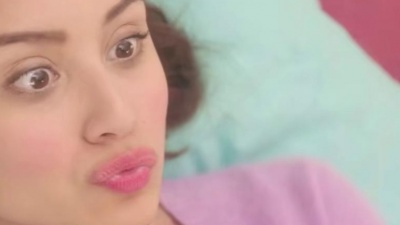 Charli XCX - Famous