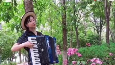 手风琴-璐璐 - #手风琴#白桦林 一首经典的歌曲，包含一个动人的故事～