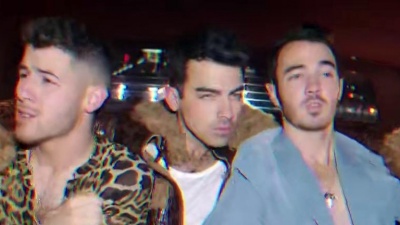 Jonas Brothers - What A Man Gotta Do