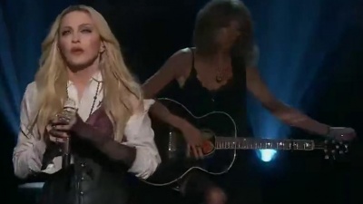 Madonna、Taylor Swift - Ghosttown(iHeartradio)