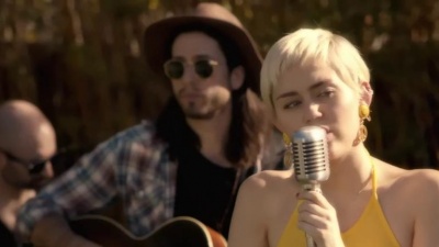 Miley Cyrus - No Freedom 现场版 中文字幕(Pangerz制)