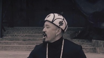 美少女美妆博主 - 额尔古纳乐队《半圆月》