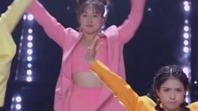 SNH48马玉灵、李保怡、王丽娜、姜丹、SING-林悠悠、文婕、创造营2020、创造营2020学员 - 创造营2020首场竞演直拍-姜丹《手扶拖拉机斯基》