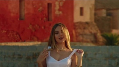 Rocco Hunt、Ana Mena - A Un Passo Dalla Luna
