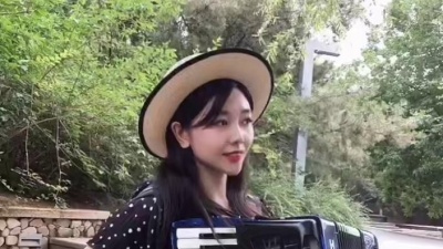 手风琴-璐璐 - 苏联歌曲，山楂树～