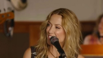 英杰男装穿搭 - 'Tell Me When It's Over' by Sheryl Crow & Chris Stapleton | CMT Crossroads
