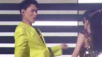 不出名减肥博主 - #声生不息宝岛季当音乐响起，谁的DNA动了？#张韶涵#杨宗纬#夏日入侵企画《恼人的秋风》80年代复古风disco舞曲！随着音乐舞动全场！