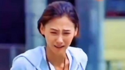 酷甜梦萌子 - #谁不是为了梦想在流浪 ，张柏芝带着三个孩子努力的样子，实在太感动了 #全网偶遇张柏芝