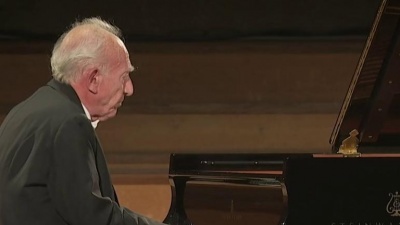 Maurizio Pollini - Beethoven: Piano Sonata No. 32 in C Minor, Op. 111 - 1. Maestoso - Allegro con brio ed appassionato