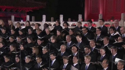 Wiener Singakademie、Shanghai Symphony Orchestra、Long Yu、Heinz Ferlesch - Orff: Carmina Burana / 3. Cour d'amours - &quot;Veni, veni, venias&quot;