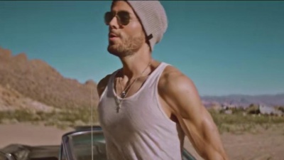 Descemer Bueno、Enrique Iglesias、David Calzado y Su Charanga Habanera - Nos Fuimos Lejos