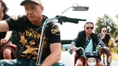 Brings、Dennis aus Hürth - Et jeilste Land