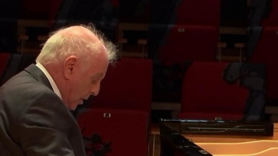 Daniel Barenboim - Beethoven: 33 Variations in C Major, Op. 120 on a Waltz by Diabelli - Var. 21. Allegro con brio - Meno allegro