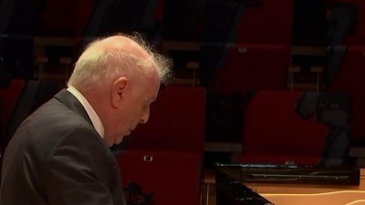 Daniel Barenboim - Beethoven: 33 Variations in C Major, Op. 120 on a Waltz by Diabelli - Var. 8. Poco vivace