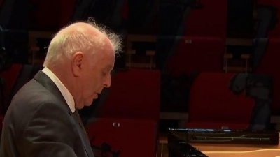 Daniel Barenboim - Beethoven: 33 Variations in C Major, Op. 120 on a Waltz by Diabelli - Var. 30. Andante, sempre cantabile