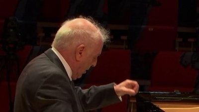Daniel Barenboim - Beethoven: 33 Variations in C Major, Op. 120 on a Waltz by Diabelli - Var. 7. Un poco più allegro