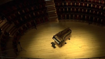 Daniel Barenboim - Beethoven: 33 Variations in C Major, Op. 120 on a Waltz by Diabelli - Tema. Vivace