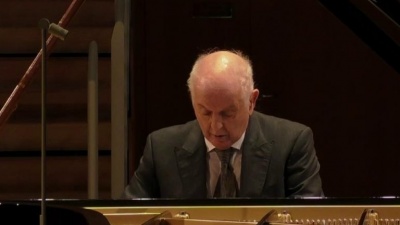 Daniel Barenboim - Beethoven: 33 Variations in C Major, Op. 120 on a Waltz by Diabelli - Var. 18. Poco moderato
