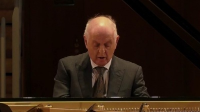 Daniel Barenboim - Beethoven: 33 Variations in C Major, Op. 120 on a Waltz by Diabelli - Var. 33. Tempo di Minuet moderato