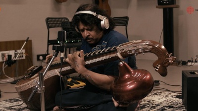 s p charan、Pavithra Chari、Sathyaprakash、Darbuka Siva、Rakshita Suresh、Malavika Rajhesh - Homecoming(The Ayodhya Anthem)