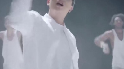 音乐最动听 - 中国歌手金润吉在韩国演唱，开口全场沸腾！连金钟国都被震撼到