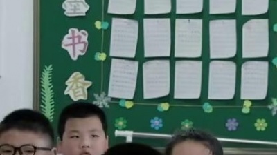 徐金慧 - 百花向党
