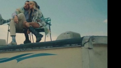Danna Paola、Lasso - Ladrones