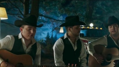 Christian Nodal、Los Plebes del Rancho de Ariel Camacho - Hablemos