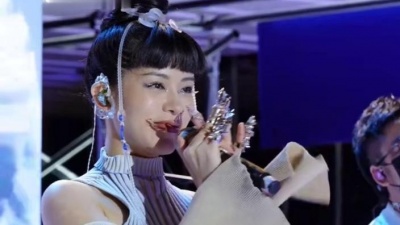 朱婧汐JING - 她