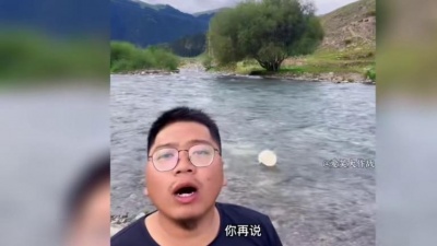饥不择瓜 - 盘点网友p图“你这背景太假了”，个个脑洞大开，网友们太有才了 #你这背景太假了 #疆域阿力木 #搞笑 #整活