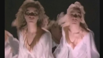 Bonnie Tyler - Holding Out For A Hero 英文字幕