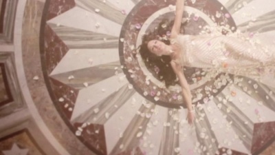 Natasha St-Pier - Jeter des fleurs &quot;Thérèse&quot;