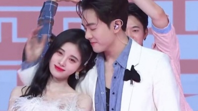 独孤寒竹 - 《嘉南传》曾舜晞鞠婧祎戏外超甜！忠犬系男友谁能扛得住，“捧脸杀”绝了