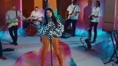 Emmy Meli - I AM WOMAN