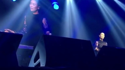 阿喵音乐 - 那英在世界巡回演唱会 演唱《出卖》，唱碎了多少人的心啊....