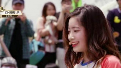 TWICE - CHEER UP