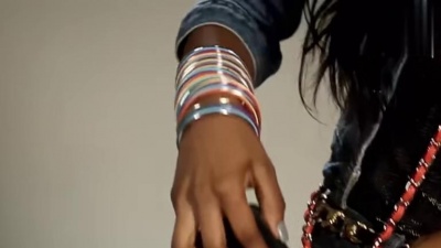 Auburn、Iyaz - La, La, La