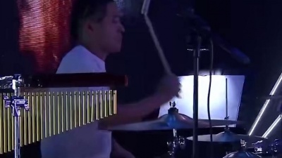 邵夷贝 - 蠢蛋进化论 (新花怒放·曾轶可邵夷贝演唱会)
